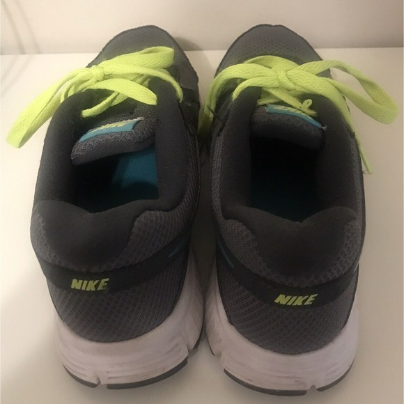 Women’s Nike Size 8 554900-008 Revolution 2 Gray Running Shoes Sneakers - Picture 3 of 6